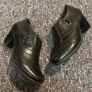 Michelle D Brown Leather Heels